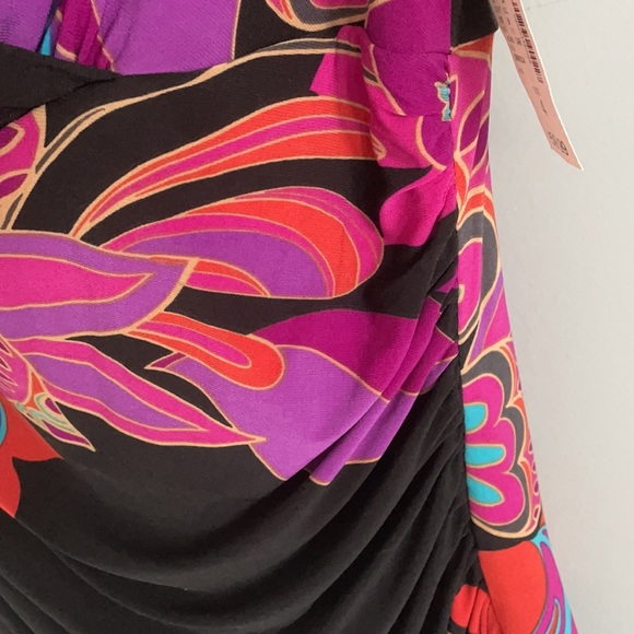 Beautiful patterned Dress - Picture 4 of 4